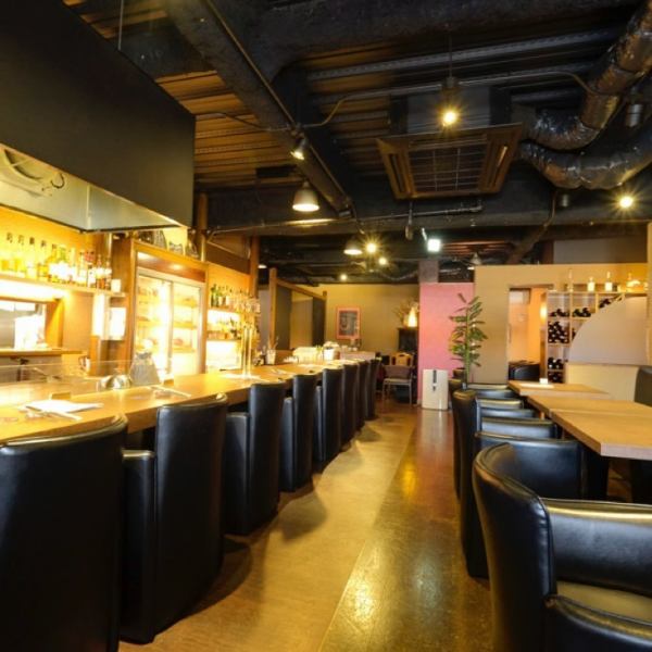 «Recommended for dates and anniversary dinners ♪» Spacious counter seat and table seat.You can enjoy a variety of dishes at the counter seat in front of you.Fun to see with eyes, good to eat and tasty.You can have a special time.