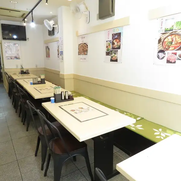 清潔感あふれる明るい店内は、どなたでもゆったりとおくつろぎいただける居心地の良い空間となっております◎飲み会や女子会など、様々なシーンに合わせてご利用いただけます♪