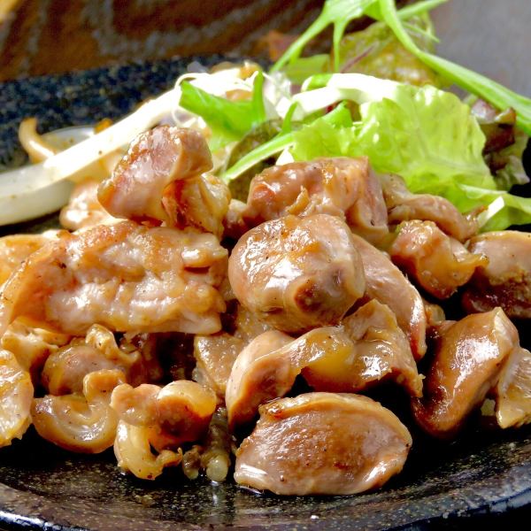 Popular! [Freshly slaughtered local chicken from Awaji Island, Hyogo Prefecture] served on a teppanyaki grill!