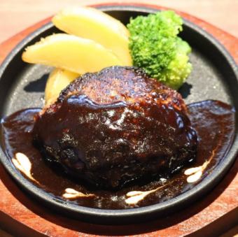 洋食屋の手作りハンバーグ