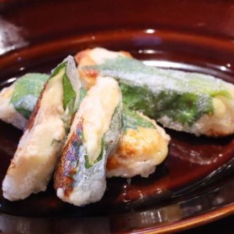 タラモサラタとチーズのライスペーパー包み焼き