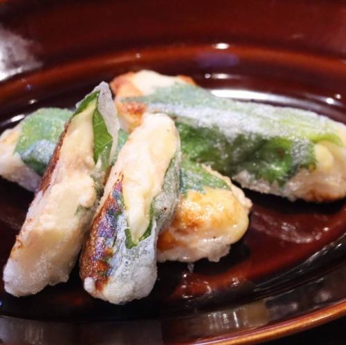 タラモサラタとチーズのライスペーパー包み焼き