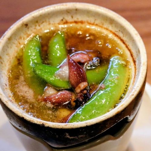 ホタルイカとスナップエンドウのアヒージョ