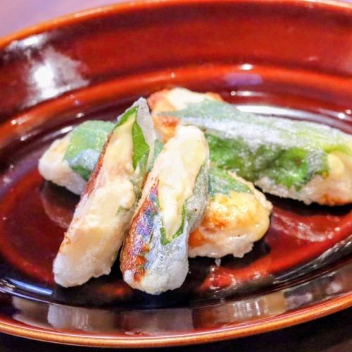 タラモサラタとチーズのライスペーパー包み焼き