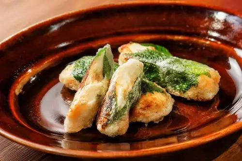 タラモサラタとチーズのライスペーパー包み焼き 2本～