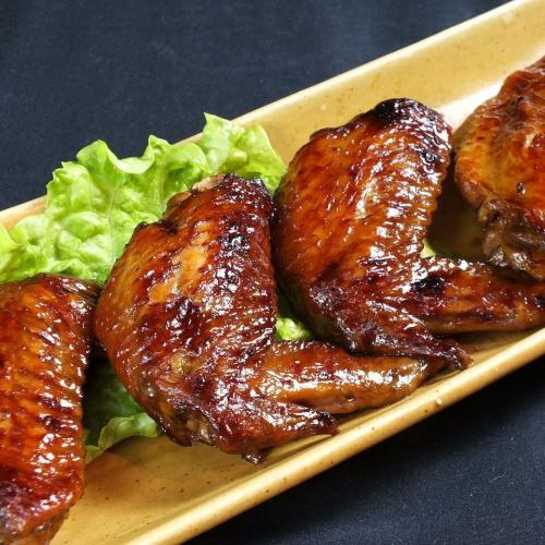 特製タレで味わう手羽先♪