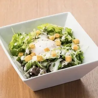 カリカリベーコンのシーザーサラダ