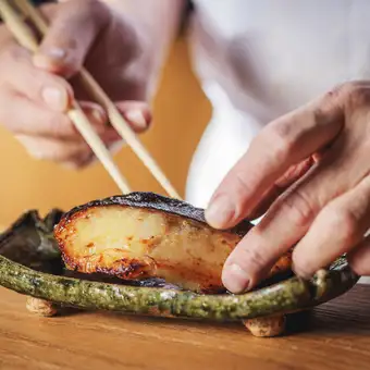 【3H飲放】銀タラの西京焼き×鮮魚のお造5種盛りや本日の握り寿司「皐月」全9品5980円⇒5000円