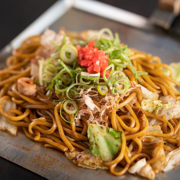 A chewy texture ☆ Wide variety of yakisoba starting at 880 yen (tax included)