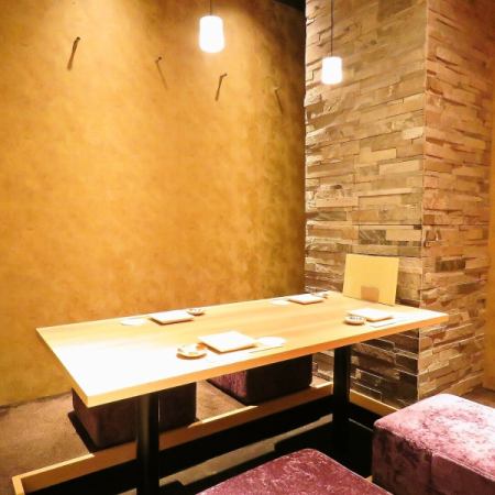 [Private room for 4 people] The comfortable table seats where you can stretch your legs and relax are very popular.We also have a kaiseki course that is perfect for entertaining and dining.It is a course that luxuriously uses higher-grade seafood and mountain delicacies such as Kuroge Wagyu beef and snow crab.Please enjoy it for important occasions.