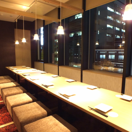 [Private room for 10 people] We also have seats where you can see the night view ♪ You can use it in various situations such as company gatherings and private drinking parties.Please enjoy delicious food and drinks from a seat with a view.