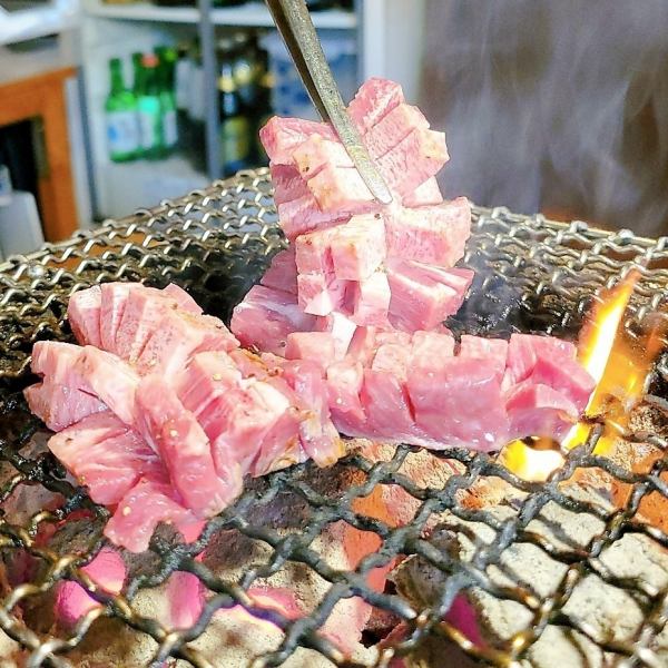 【1日3組しか食べられない】塩だれ厚切り牛タンの炭火焼肉◆あなたの牛タンに対する考え方が変わる