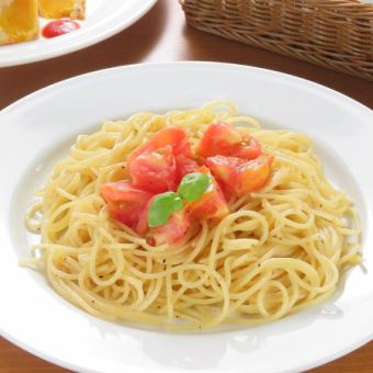 Fresh tomato cream pasta