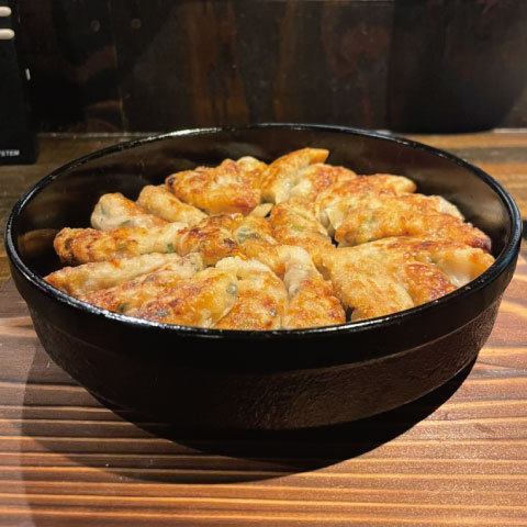 《Hakata》 Iron pan dumplings (1 serving)