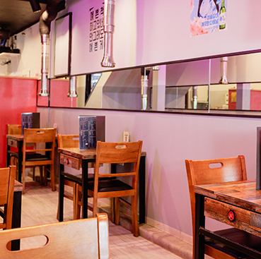 <Lunch for one is also welcome> The restaurant also has table seating that can be used casually even by one person.Great for a variety of occasions, such as lunch for one person or a get-together for moms! We also sell take-out bento boxes! *The interior of the store is before renovation.