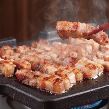 【天満で食べ飲み放題♪】サムギョプサルが食べ放題♪普段使いから宴会利用にもオススメ　3000円(税込)～