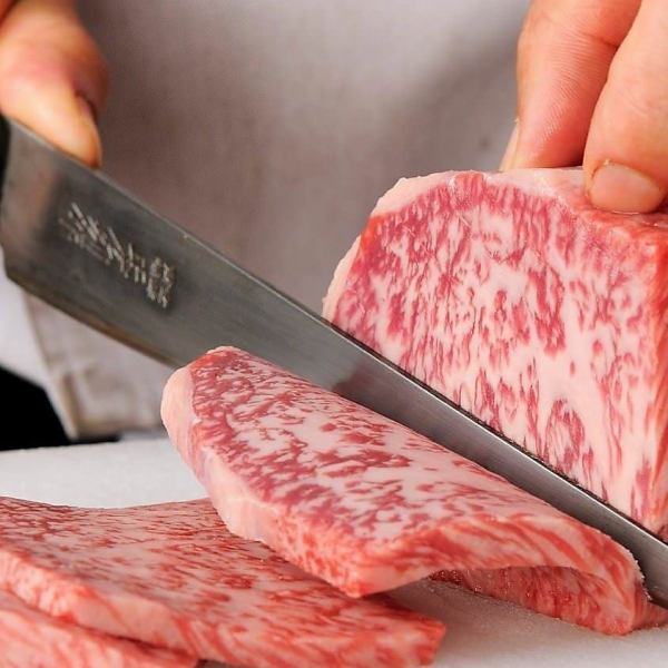 肉師が切る角度、保存期間、温度、湿度の全てを熟知し、食材のポテンシャルを超えた美味さをご提供。