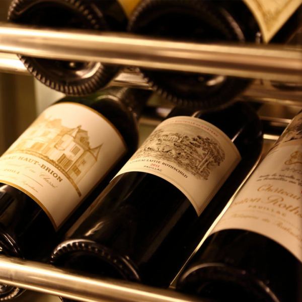 我们总是提供100多瓶葡萄酒来满足您的用餐需求。