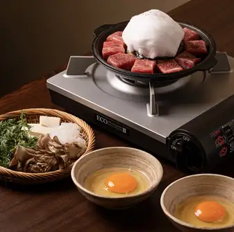 【元祖の味】角切りブランド和牛鹿児島黒牛黒乙女を八丁味噌で味わう！鉄鍋で焼き上げる味噌ベースすき焼き