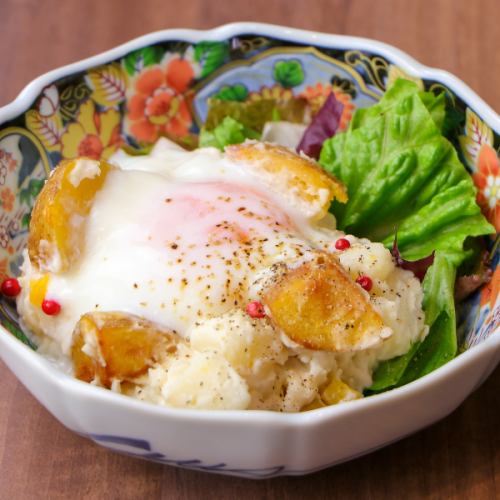 雞肉式馬鈴薯沙拉，配上溫熱的雞蛋（使用 Kitaakari）