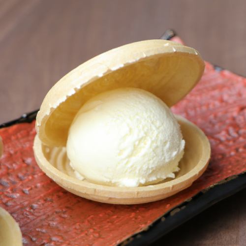 vanilla ice cream monaka