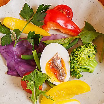 水煮蛋和鯷魚