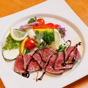 和牛モモ肉のステーキ