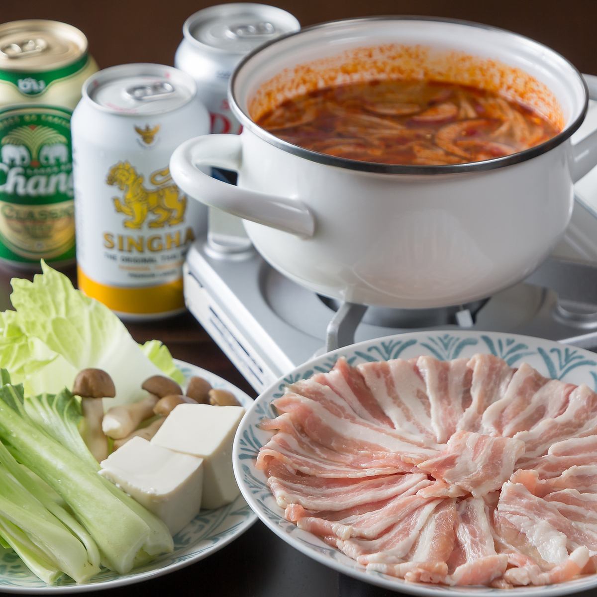 現地の雰囲気を感じられる店内で本格料理を堪能◎