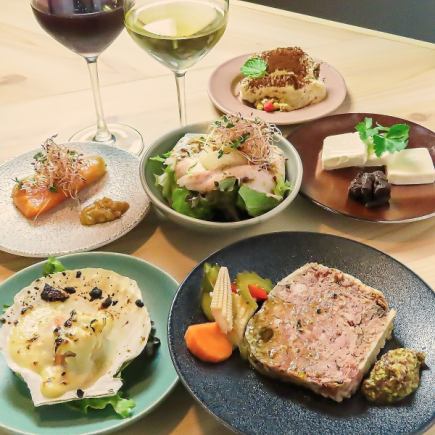 飲み放題付きコース 6,000円(税込)自慢のおつまみ12品タパスコース