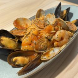 魚介たっぷりペスカトーレ自家製ボッタルガ添え