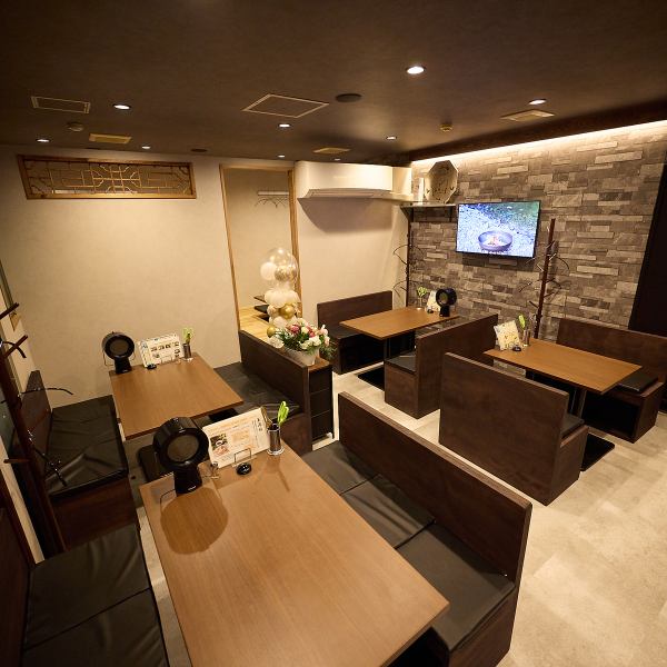 広々としたテーブル席をご用意しており、大人数での宴会利用も可能です！大人数での同窓会はもちろん、忘年会・新年会にもぴったりの空間をご用意しております。人数・ご予算などぜひお気軽にお問い合わせください◎