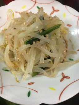 豆芽菜（碳水化合物2.4克）/台灣花椒（碳水化合物2.1克）