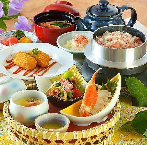 お昼のカニ御膳2000(税抜)～!!贅を尽くして選抜いた素材が美味!!