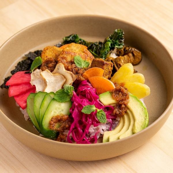 Our most popular falafel ball Buddha bowl made with traditional beans and chickpeas! One serving is full of nutrition♪