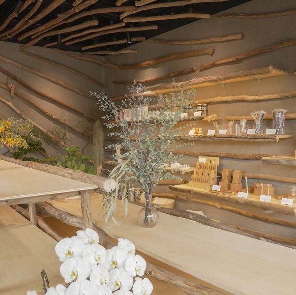 With the desire to contribute to the creation of a sustainable society through food, we aim to spread a sustainable lifestyle that constantly challenges new initiatives.On the first floor, we also sell sustainable goods.The second floor is a cafe restaurant.We invite you to experience a sustainable experience at our store.