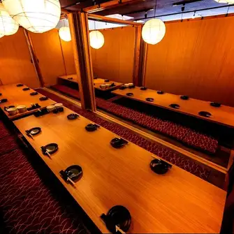 【★個室】落ち着きのある洗練された内装の席です！周りを気にせず、ゆったり食事も会話も楽しめます♪お仕事帰りのちょっとした飲み、コンパ、デート、女子会、ママ会…など様々なシーンに。2名～80名様までご案内いたします。 一体感のある店内での貸し切りはとっても贅沢な空間です◇最大80名様までOK・貸し切り大歓迎◎