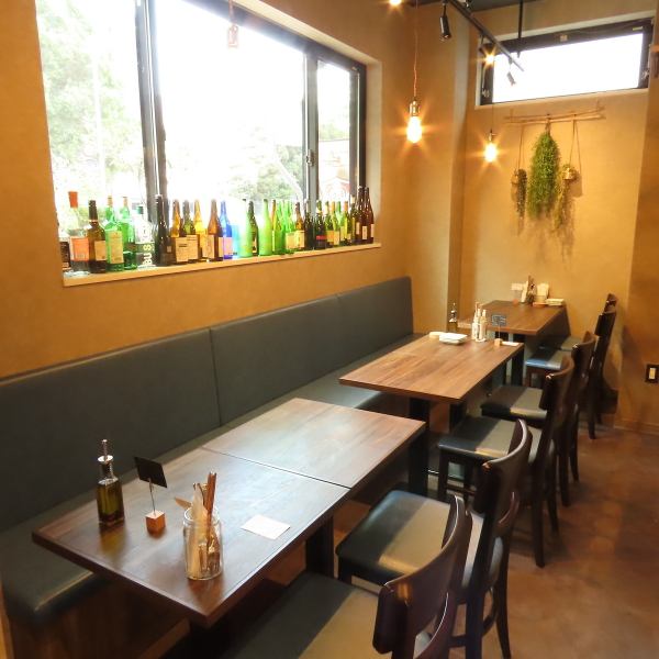 当店では貸切も受け付けております。店内でのイベントも定期的に行っており、多くのお客様にお越しいただいています。様々なシーンに合わせて大規模なご宴会などにもご利用可能です。プロジェクターも完備しており、打ち上げなどにも最適◎人数やプランなど柔軟に対応いたしますので、ぜひお気軽にご相談ください！