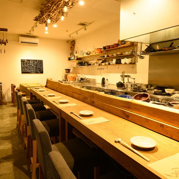 The attractive open kitchen where the kitchen and counter are integrated ◎ You can spend your time overlooking the immersive cooking scenery.Counter seats are perfect for anniversaries, celebrations and dates.Please drop in at the end of your work.