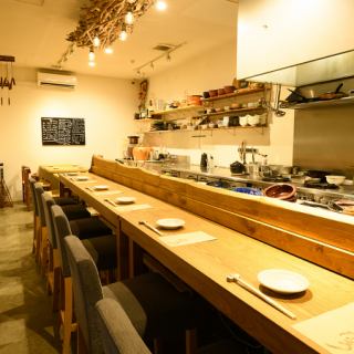 Counter seats that can seat up to 7 people in the open kitchen.You can use it for various occasions such as rewards for yourself, after work, dates and anniversaries.