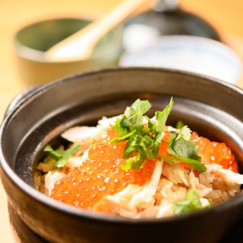 Luxurious ◇ sea bream and salmon roe rice in a clay pot