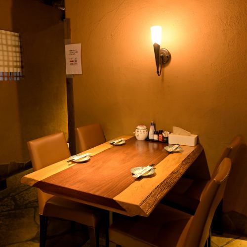 [Small table] A high-quality space woven with light and shadow.We offer a space where you can forget about the hustle and bustle of the city and enjoy adult time in a relaxed manner!This seat, where you can spend a relaxing and elegant time with table seats for small groups of 2 to 6 people, will take your date to the next level. Finish it off! We also have dessert plates that can be a surprise!!