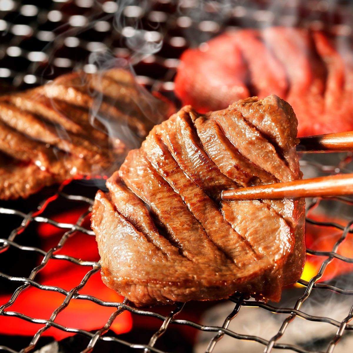 当店自慢和牛肉寿司や牛タンステーキをご堪能◎飲み放題付き！