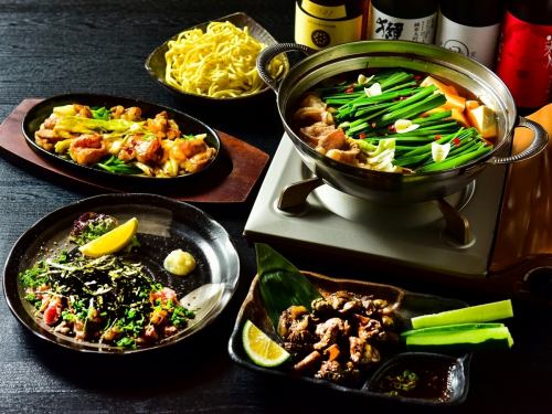 自慢の「もつ鍋」「もも焼き」など老舗の味を堪能。