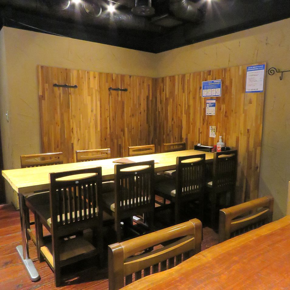 我們有可供 6 至 15 人團體使用的私人房間。