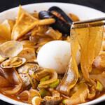 シビ辛!炒め麻辣海鮮タンミョン