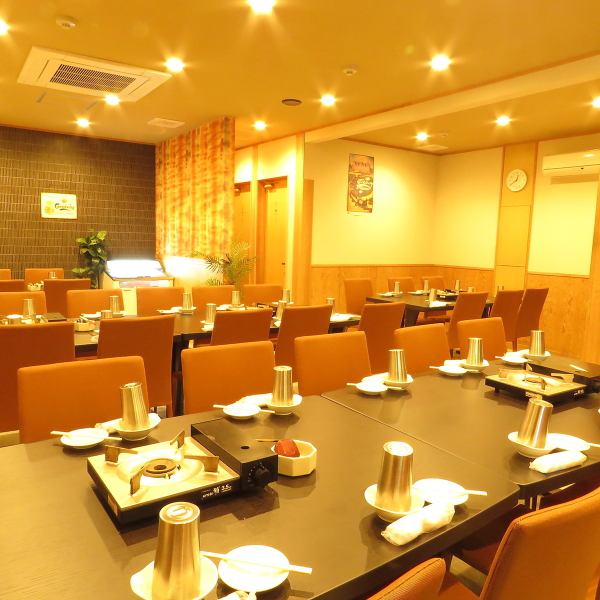 《1F》最大50名様対応可能なテーブル貸切宴会場。姫路観光や会社宴会におすすめ！