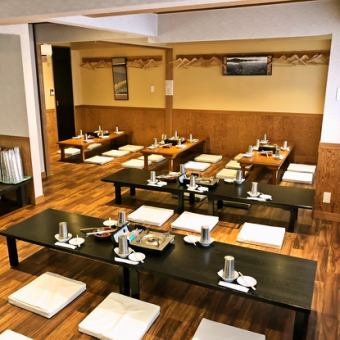 《2F》 Private room with a tatami room that can accommodate up to 70 people