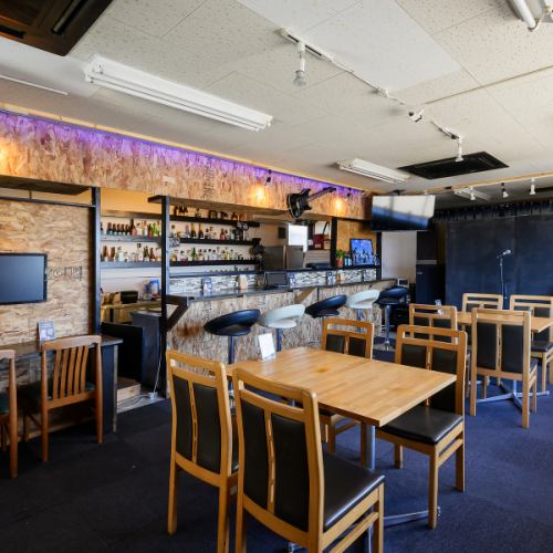 【2～5名様掛けのテーブル席】各種宴会や女子会におすすめ。