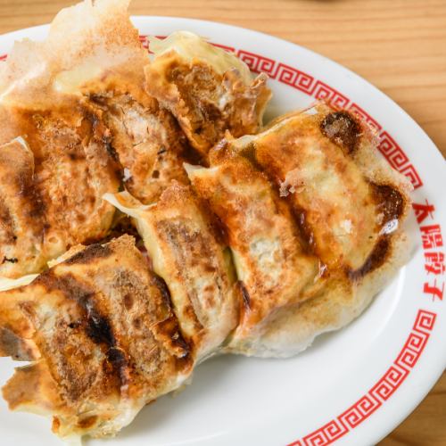 餃子は1個単位でのご注文が可能です。お好みの餃子をタップして個数を入力してください。