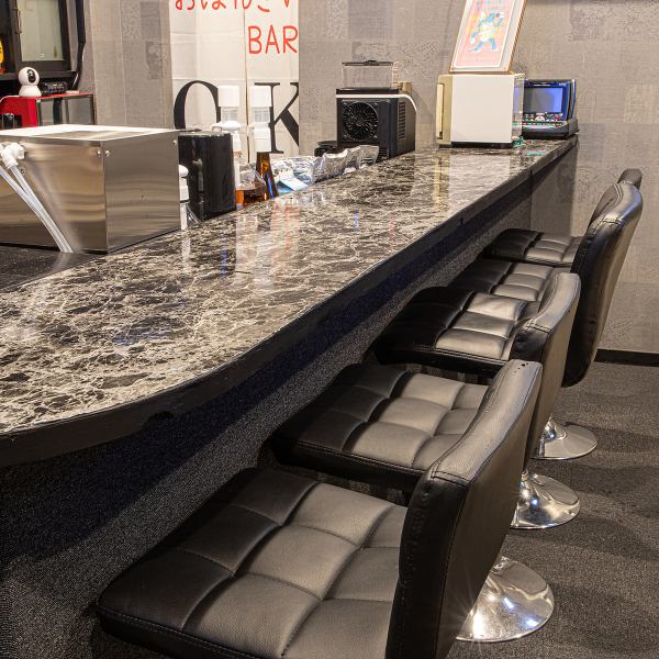 【カウンター席7席ございます】お一人様でも気兼ねなく過ごせる空間◎ゆったりと一人で過ごしたり仕事帰りに一杯楽しむのもおすすめ◎友人との軽い飲み会にもぴったりで、その日の気分に合わせた過ごし方ができます。